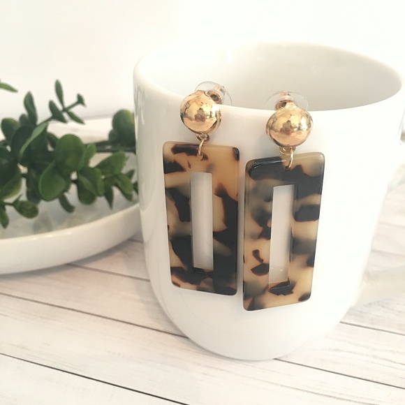 Leopard Geometric Tortoise Shell Dangle Earrings - Picture 4 of 5